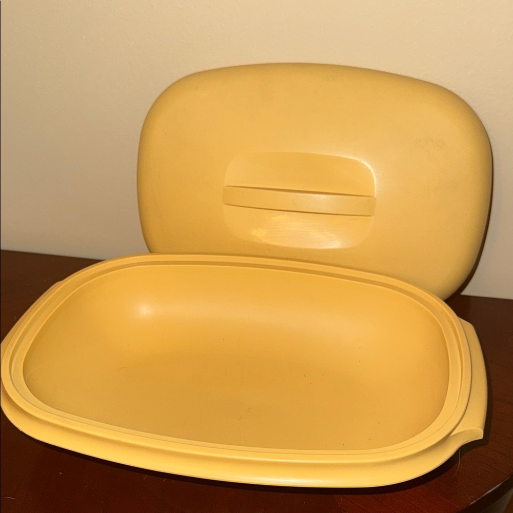VINTAGE Yellow Plastic vegetable steamer with Lid